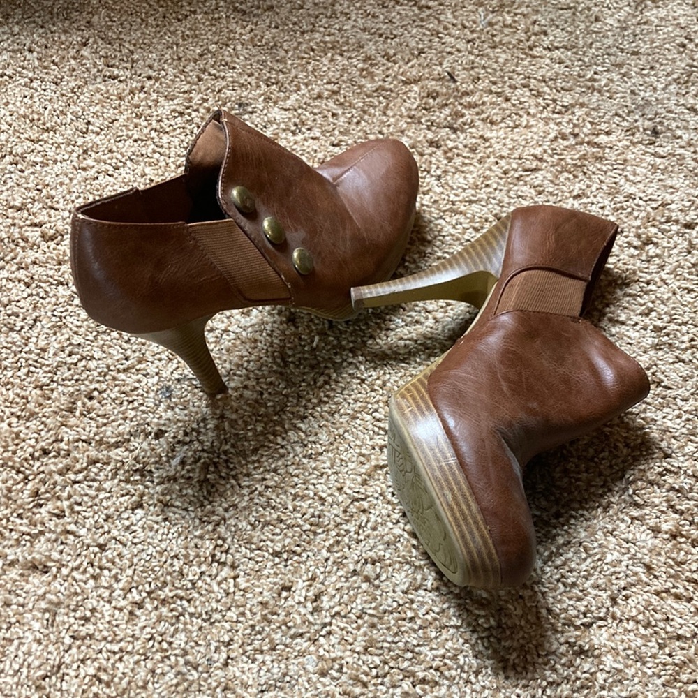 Heel booties